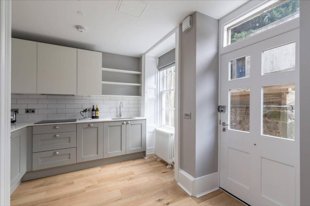 Joivy Luxurious 2Br Home Near Haymarket Station Edynburg Zewnętrze zdjęcie